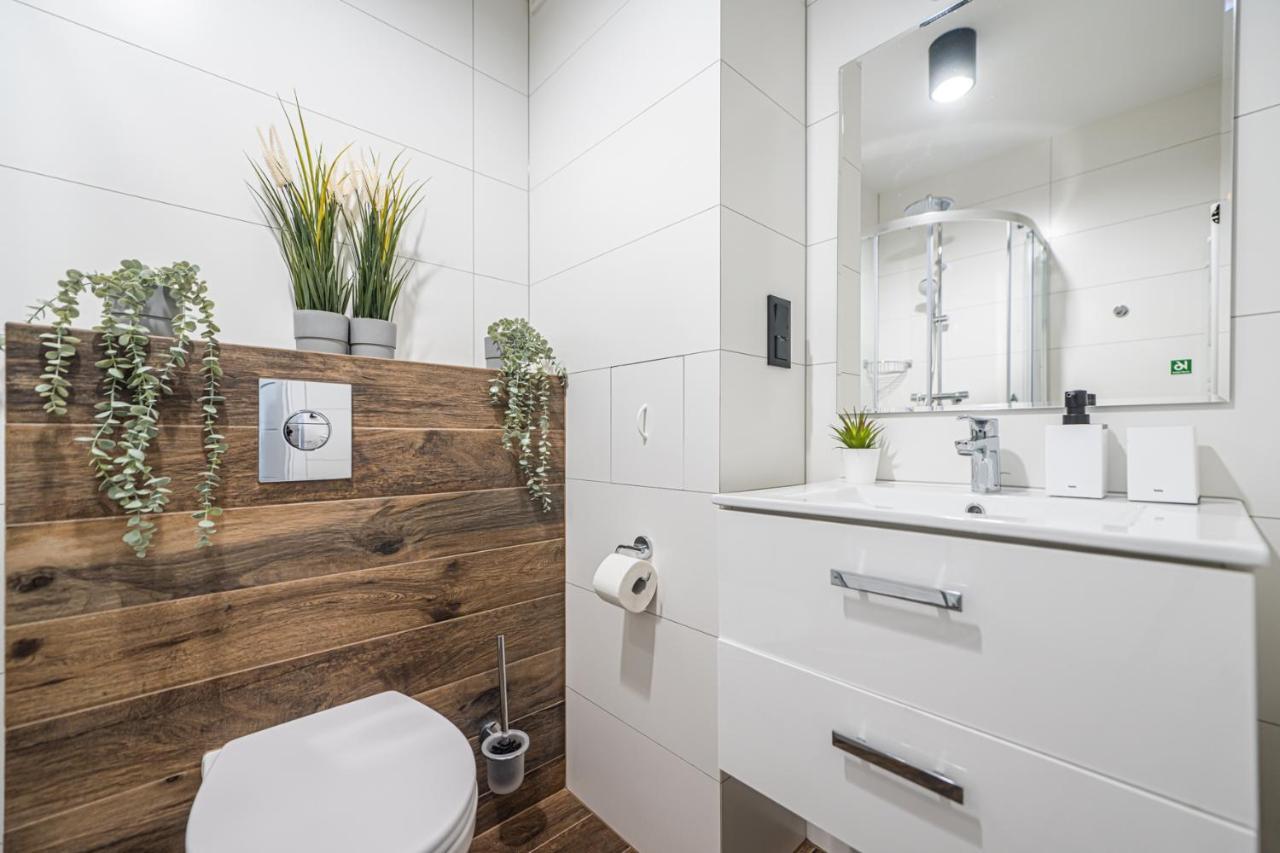 Apartment 24H With Free Garage And Ac Jagielly 5 Wrocław Exteriör bild